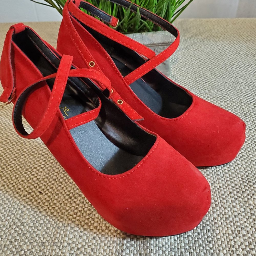 Meizu (Vero Cuoio) Red Suede Platform Pumps